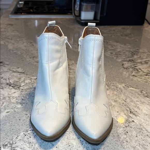 NEW Indigo White Western-Style Ankle Booties Size 7 - Picture 4 of 9